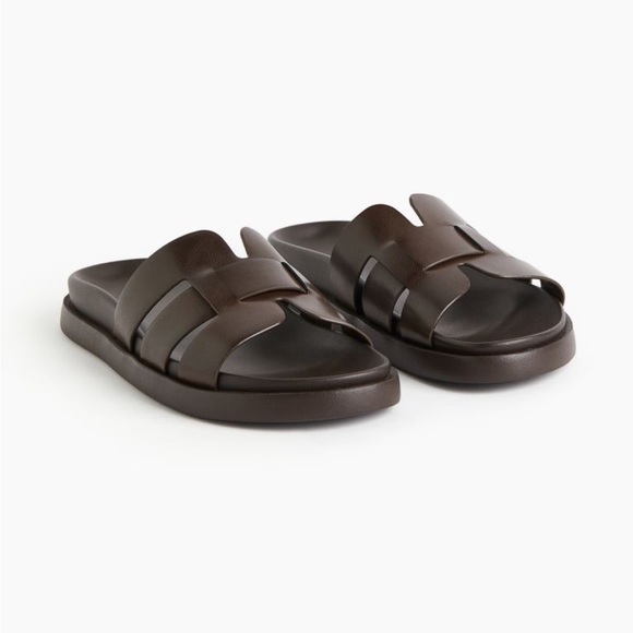 H&M Shoes - CHOCOLATE BROWN SLIDES